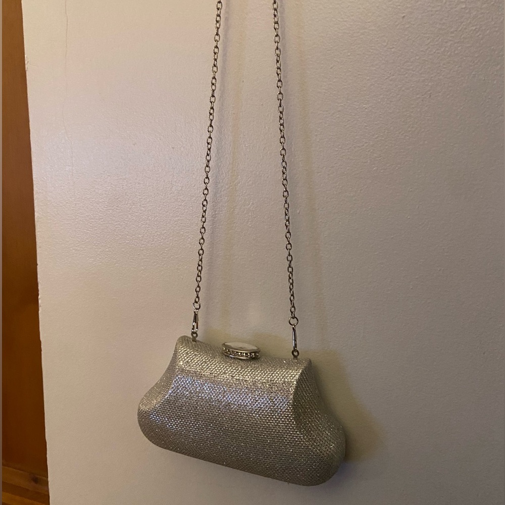 Sparkly formal clutch with shoulder chain